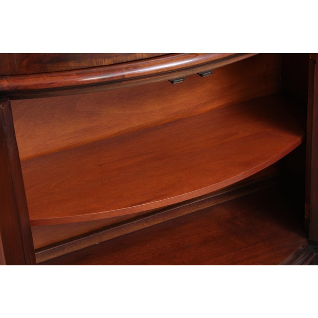 Henredon Bow Glass Mahogany Curio China Cabinet For Sale In Philadelphia - Image 6 of 18