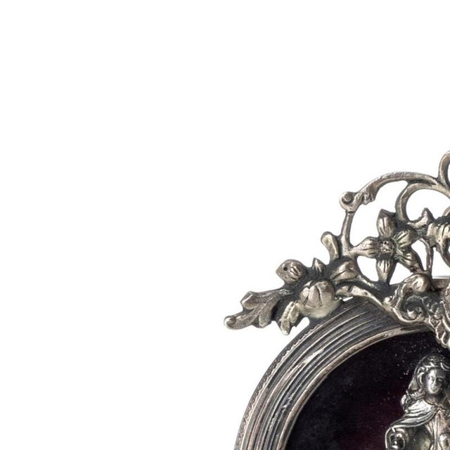 Silver - Gomes silver hanging frame. 20th-century Portuguese frame; circular shape; depicting Our Lady with the Child...