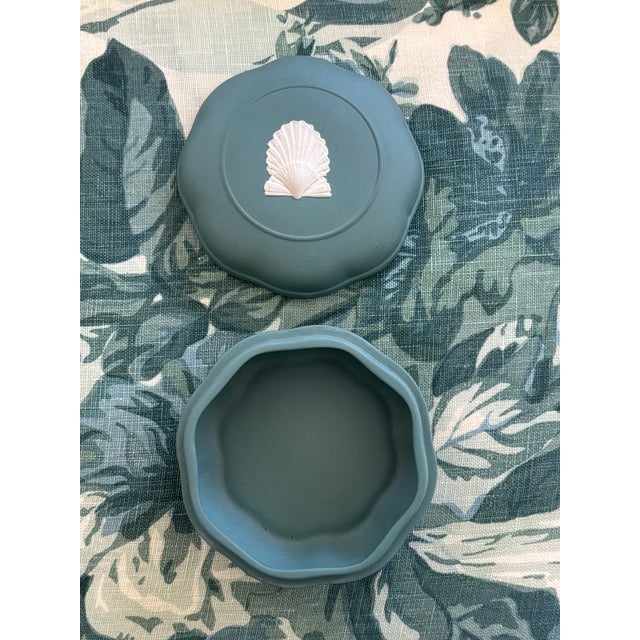 Vintage Wedgwood Jasperware Teal Green Scallop Shell Petite Trinket Dish & Lidded Box For Sale In Little Rock - Image 6 of 14