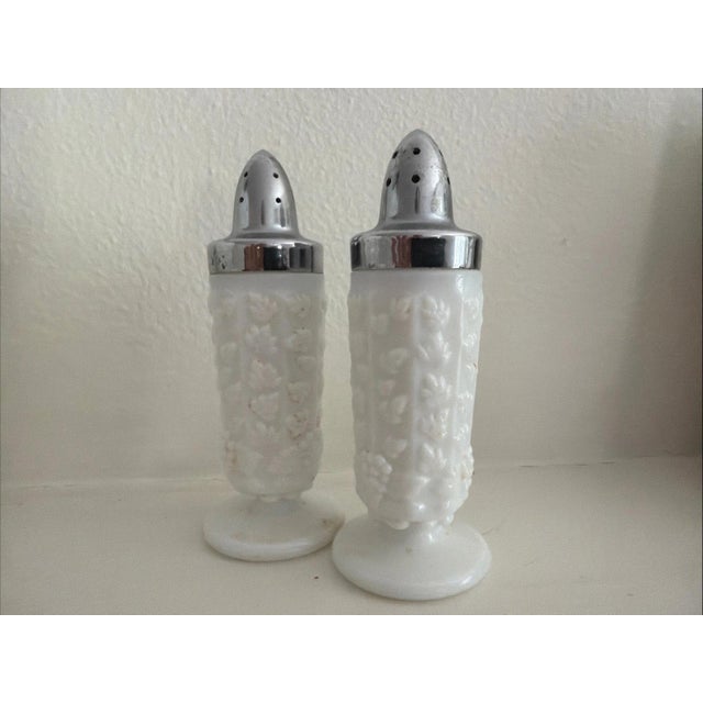 This product consists of vintage milk glass bowls and salt & pepper shakers, all featuring a retro design that adds a...