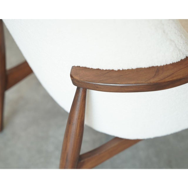 Ib Kofod-Larsen Style Modern Lounge Chairs in Walnut & Bouclé, C. 1950s For Sale - Image 9 of 11