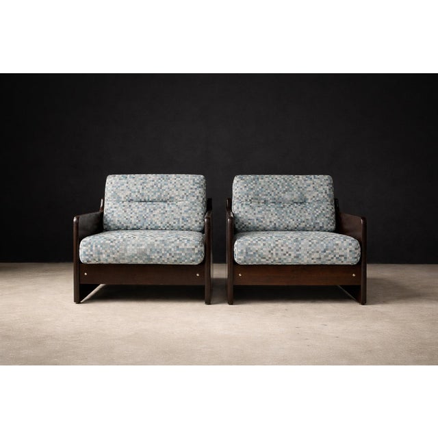 1970s Pair of Armchairs in Brazilian Hardwood & Upholstered Fabric by Geraldo De Barros, 1970s For Sale - Image 5 of 10
