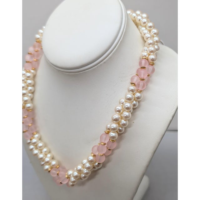 American Vintage 1980s Signed Napier Goldtone Frosted Pink Beads & Faux-Pearls Torsade Necklace For Sale - Image 3 of 8