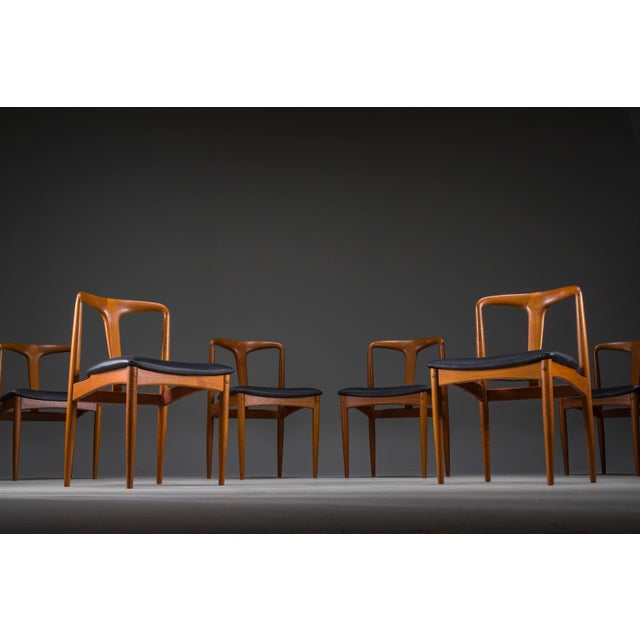 Juliane Dining Chairs in Teak and Black Leather by Johannes Andersen for Uldum Møbelfabrik, Denmark, 1960s, Set of 6 For Sale - Image 14 of 18
