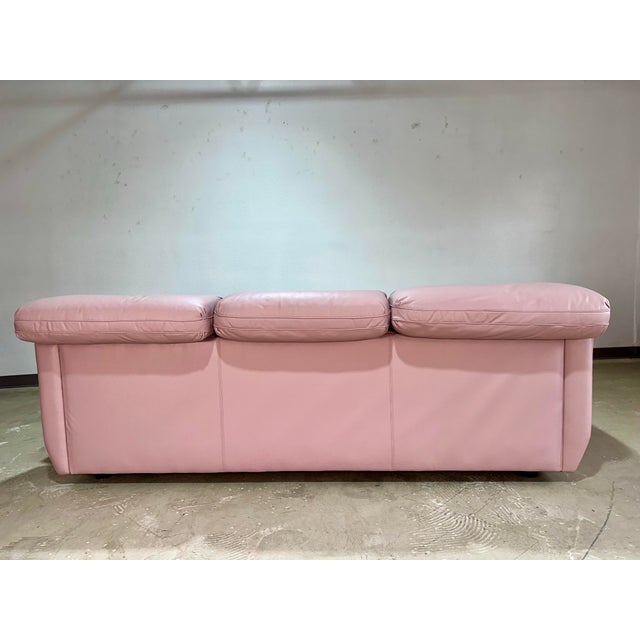 American Leather Vintage Postmodern 1990’s Sculptural Pink Leather Sofa For Sale - Image 4 of 12