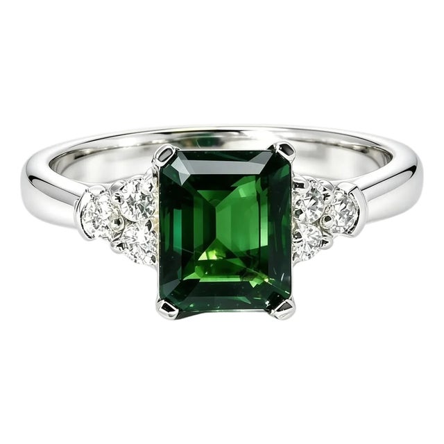 Late 20th Century 14K White Gold Green Tourmaline Diamond Cocktail Ring, Size 6.25 For Sale