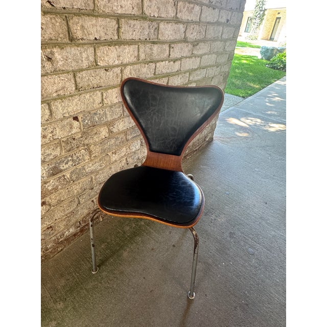 Norman Cherner Mid Century Modern Chair, Leather Chrome and Walnut, in the Style of Cherner For Sale - Image 4 of 17