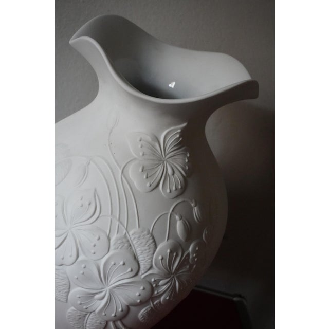 Floral Vases in Biscuit Porcelain from AK Kaiser, 1960s, Set of 3 For Sale - Image 3 of 11