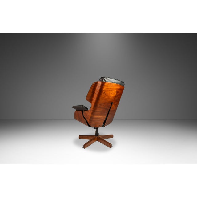 Mid-Century Modern Mid-Century Modern Plycraft Style Bentwood Lounge Chair in Walnut Attributed to Kipp Stewart for Drexel Declaration, Usa, C. 1960's For Sale - Image 3 of 12