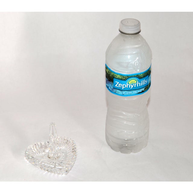 1980s Late 20th Century Waterford Crystal Ribbed Ring Dish Heart Shape Starburst Base For Sale - Image 5 of 12