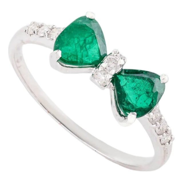 Natural Trillion Cut Emerald Diamond Bow Ring Size 9 in 14k White Gold For Sale