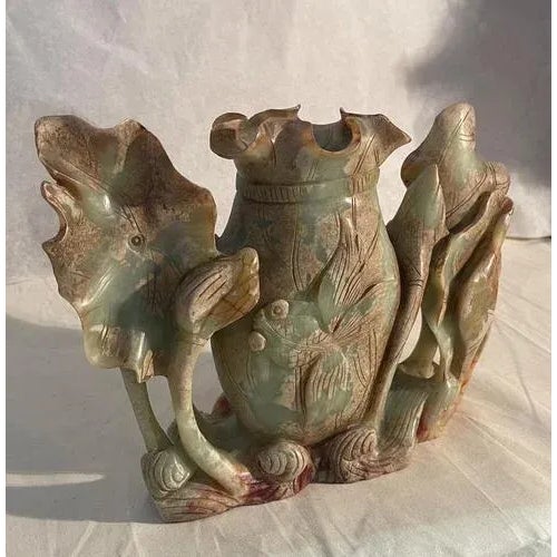 Floral arrangement, group, jade, China, 19th century Large, masterfully crafted floral arrangement consisting of a vase...