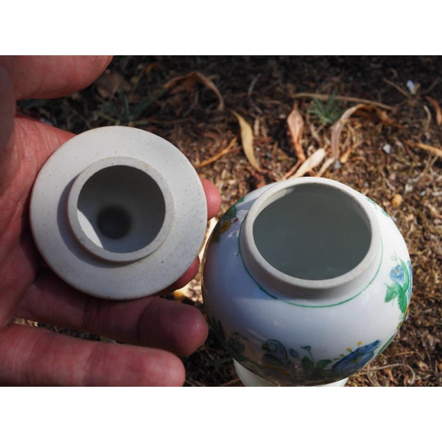 Ceramic 1970s Chinese Ginger Jar With Floral and Parrot Decoration For Sale - Image 7 of 11