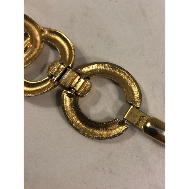 1970s Crown Trifari Textured Gold Link Bracelet For Sale - Image 6 of 14