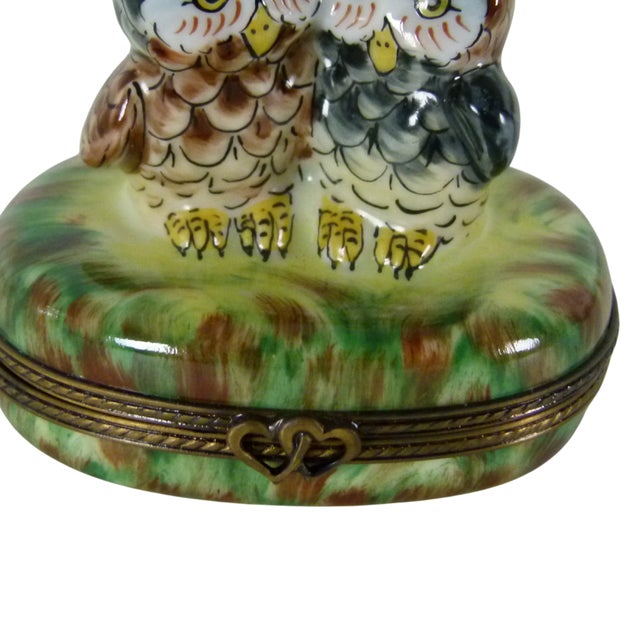 Ceramic Limoges France Peint Main Porcelain Two Owls Trinket Box | Hand-Painted | Twin Heart Clasp For Sale - Image 7 of 11