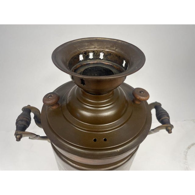 Antico Samovar Turkish in copper and brass, produced by "Guaranti Semaver" Istanbul, as shown in the front engraving and...