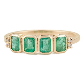 1 Carat Emerald Bezel-Set Band Ring Size 5 With Diamond Accents in 14k Gold For Sale