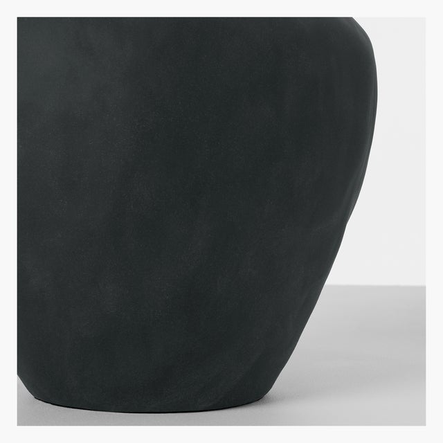 2020s Hable by Visual Comfort Studio Hable Cadley Table Lamp in Rough Black Ceramic For Sale - Image 5 of 7