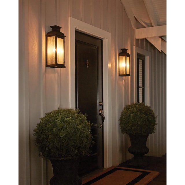 Inspired by distinctive outdoor lanterns commonly found throughout the streets of London, the crowning detail of the...