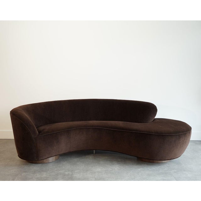 Mid-Century Modern Serpentine Sofa by Vladimir Kagan for Directional, C. 1970s For Sale - Image 3 of 10