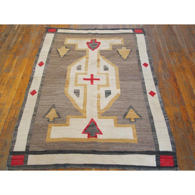 Early 20th Century American Navajo Carpet ( 3'10" x 5'8" - 117 x173 ) Antique American Navajo Gray 1920s Rug, Circa Date:...