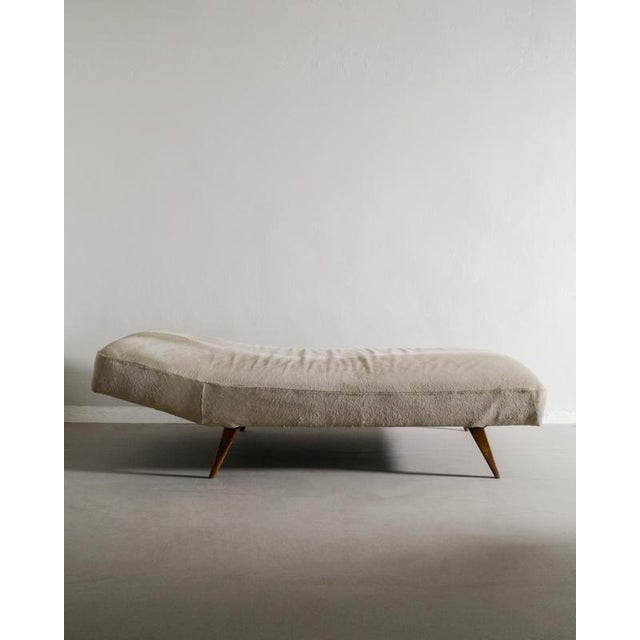 1960s Swedish Mid-Century Wooden Daybed in Stained Teak and Beige Hide Upholstery, 1960s For Sale - Image 5 of 7