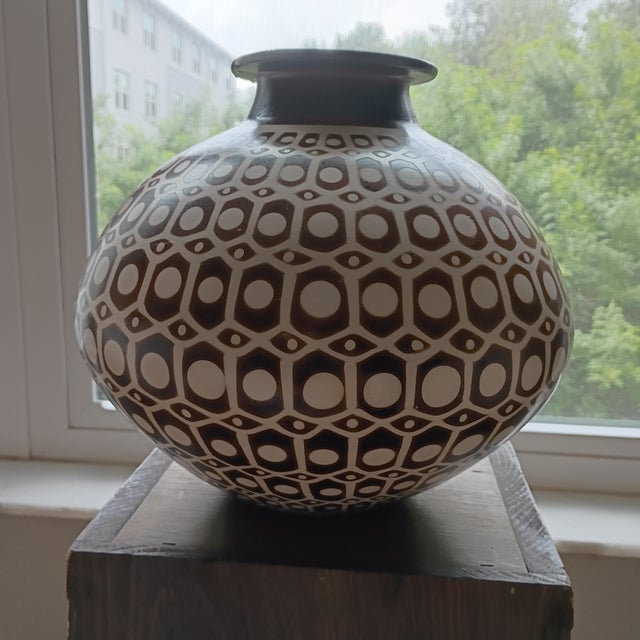 Large 12" Vintage Peruvian Chulucanas Art Pottery Statement VaseCircumference For Sale - Image 4 of 10