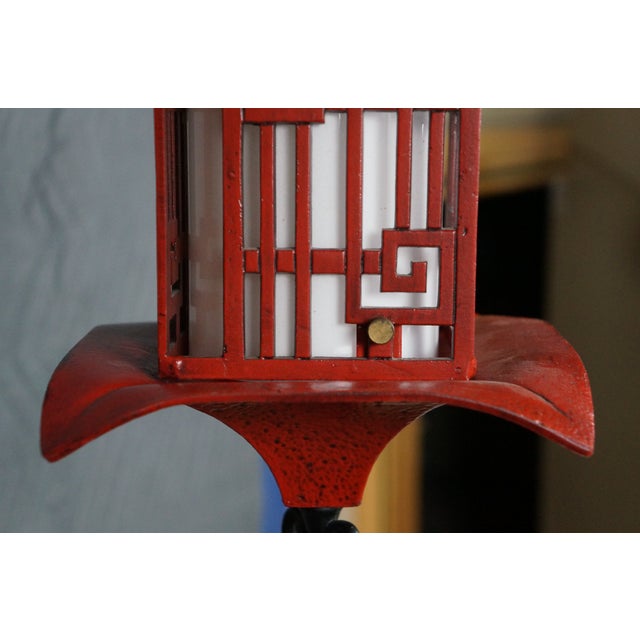 1960s Red Metal Chinoiserie Chinese Pagoda Hanging Lantern Pendant Light For Sale - Image 6 of 12