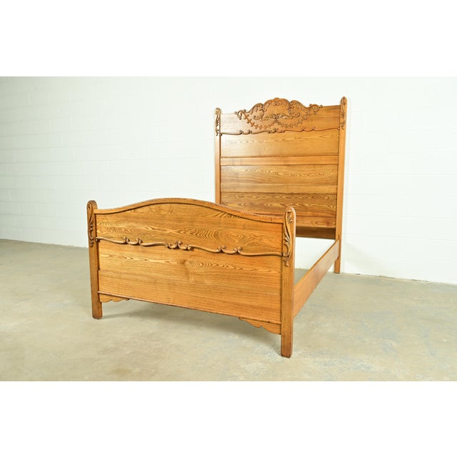 R. J. Horner & Co. Antique Victorian Carved Oak Full Size Bed, Circa 1890s For Sale - Image 4 of 12
