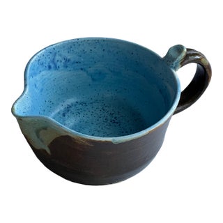 Vintage Traditional Blue Pottery Gravy Boat For Sale