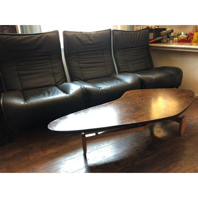 1960s Attributed to John Keal for Brown-Saltman Biomorphic Mahogany "Outrigger" Coffee Table For Sale - Image 4 of 7