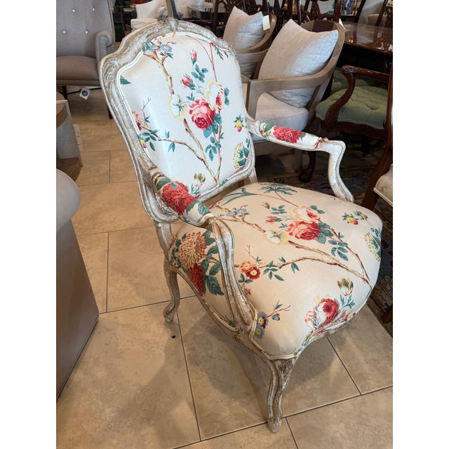 Off-white Pair of Louis XV Style Painted French Bergeres For Sale - Image 8 of 10