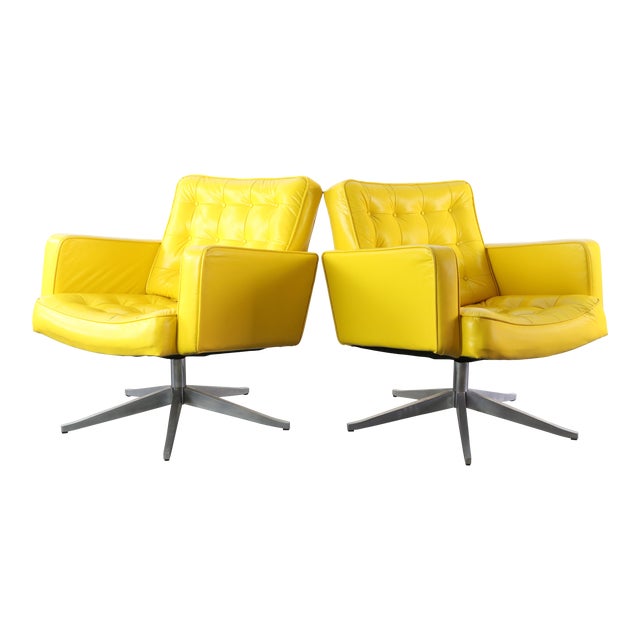 1950s Swivel Lounge Chairs by Vincent Cafiero for Knoll in Yellow - a Pair For Sale