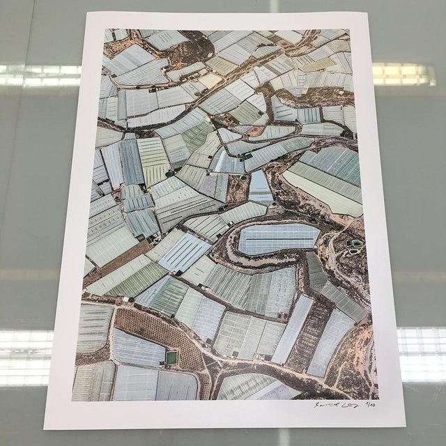 "AV_MarPlastico_003" Contemporary Limited Edition Fine Art Photograph Print by Bernhard Lang For Sale - Image 4 of 9