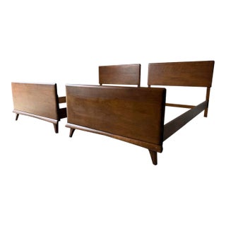 1960s Vintage Heywood-Wakefield Mid-Century Modern Twin Bed Frames – A Pair For Sale