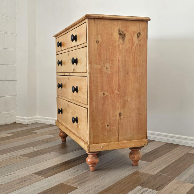 Farmhouse Antique English Pine Chest of Drawers (Dresser) With Dark Knobs - Circa 1880 For Sale - Image 3 of 17