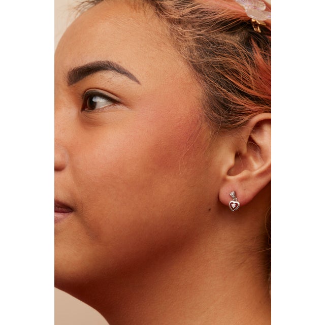 Haus of Brilliance 14K White Gold 1/6 Cttw Diamond Dangle Heart Stud Earrings (H-I, SI2-I1) For Sale - Image 4 of 5