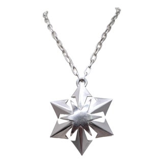 Vintage 1970s Signed Crown Trifari Rhodium Plated Star Pendant Necklace For Sale