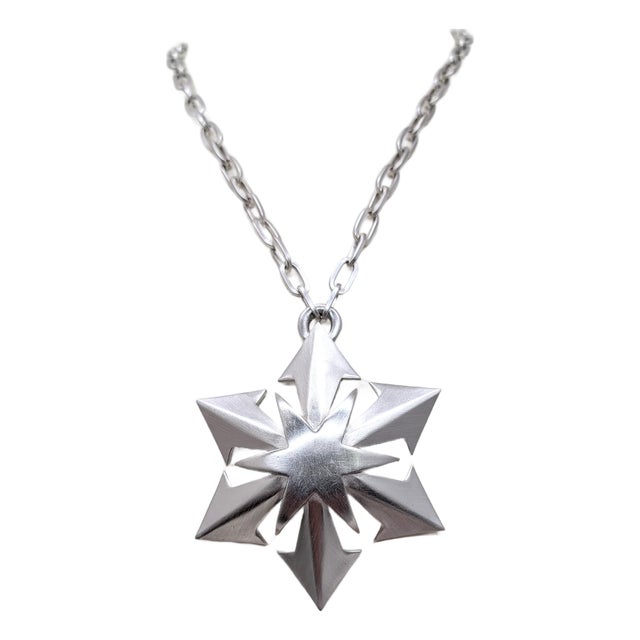 Vintage 1970s Signed Crown Trifari Rhodium Plated Star Pendant Necklace For Sale