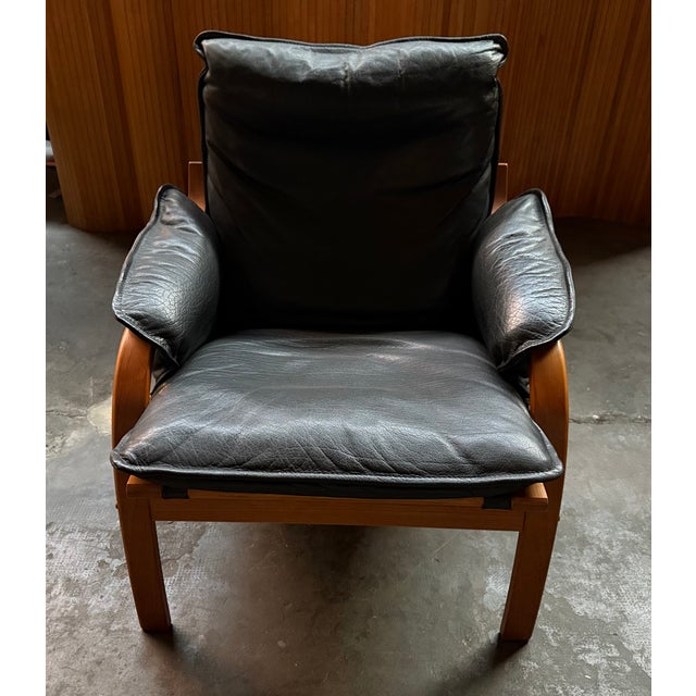 Classic Danish armchairs, comfortable seat, with armrests. Base in beechwood with black leather upholstery in excellent...