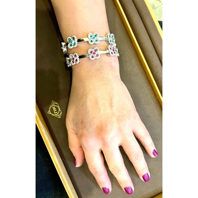 Emerald and Diamond and Gold 37 Grams Cuff Bangle /Bracelet in 18 Karat Gold For Sale - Image 13 of 18