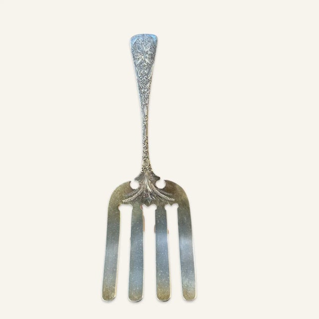 Traditional 19th Century j.e. Caldwell & Company Sterling Silver Asparagus Fork With Etched Floral and Leaf Decoration For Sale - Image 3 of 7