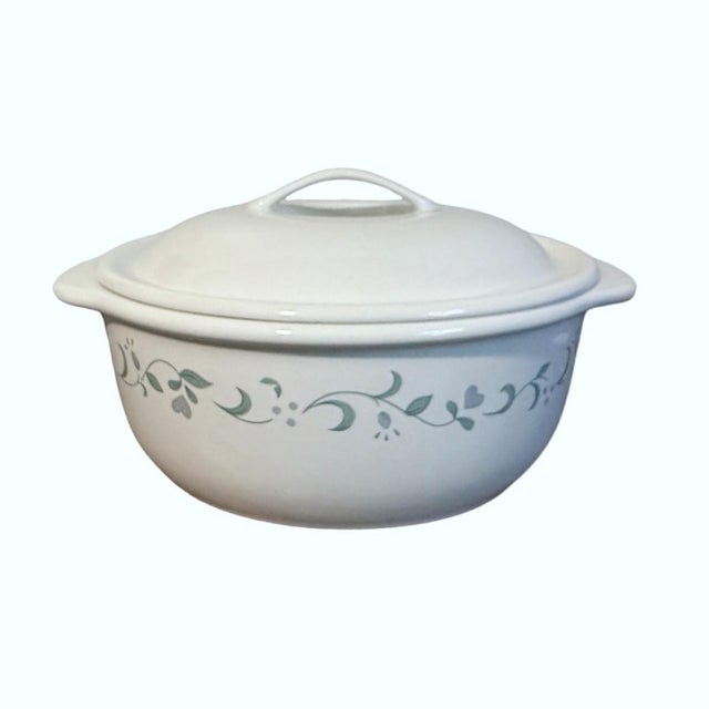 Vintage 1.5 & 2.5 Qt Round Covered Casserole Dishes Set - Country Cottage (Corelle) This is a set of matching covered...