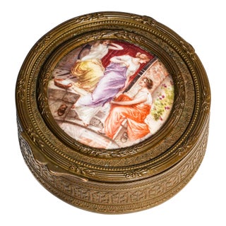 Exceptional Round Small Antique 19th Century French Hand Painted Porcelain Neoclassical Box For Sale