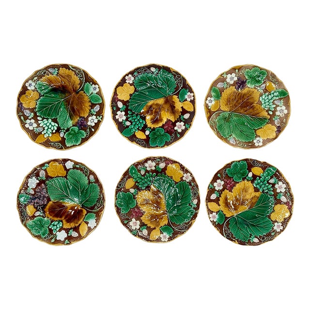 Set of 6 Antique Victorian Wedgwood Vine & Strawberry Majolica Plates With Wall Hanger Brackets Late 19th Century For Sale