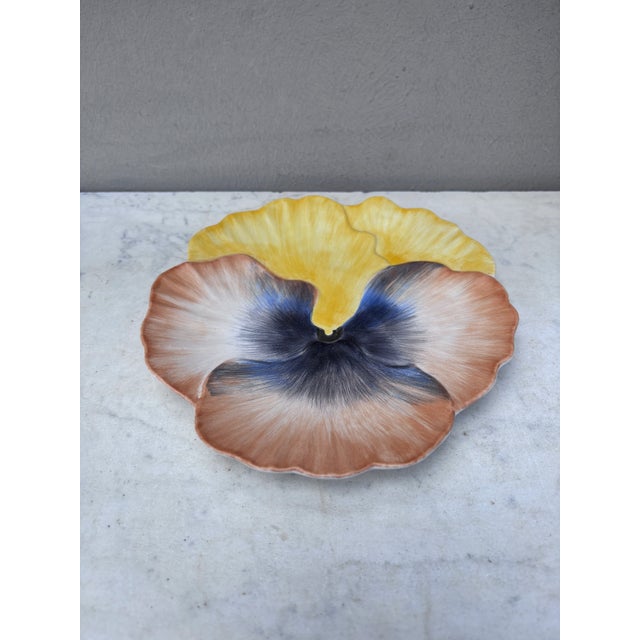 French Majolica Pansy plate Marcel Guillot Vallauris, circa 1950. 8.2 inches diameter.
