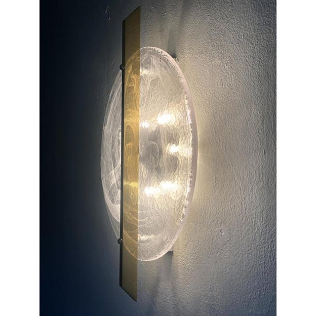 Contemporary Italian Venied-White Alabastro Disc Murano Glass Wall Sconce by Simoeng For Sale - Image 3 of 9