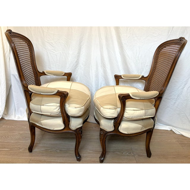 A pretty pair of classic French bergère chairs from the mid 20th century. They have a beautifull carved solid wood frame...