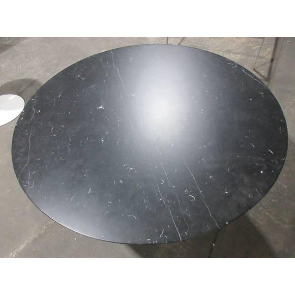 Mid-Century Modern Knoll Eero Saarinen Round Marble Dining Table, 54-In For Sale - Image 3 of 8