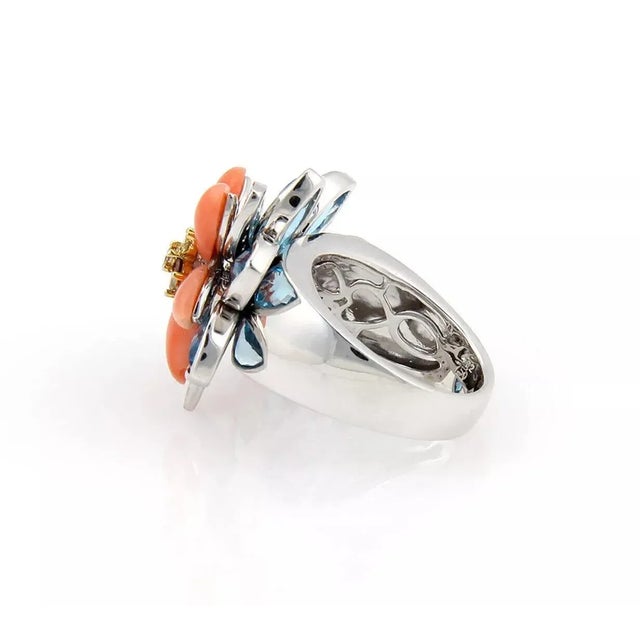 Diamond Coral & Topaz Movable Floral 18k White Gold Ring, Size 6 For Sale In Miami - Image 6 of 7